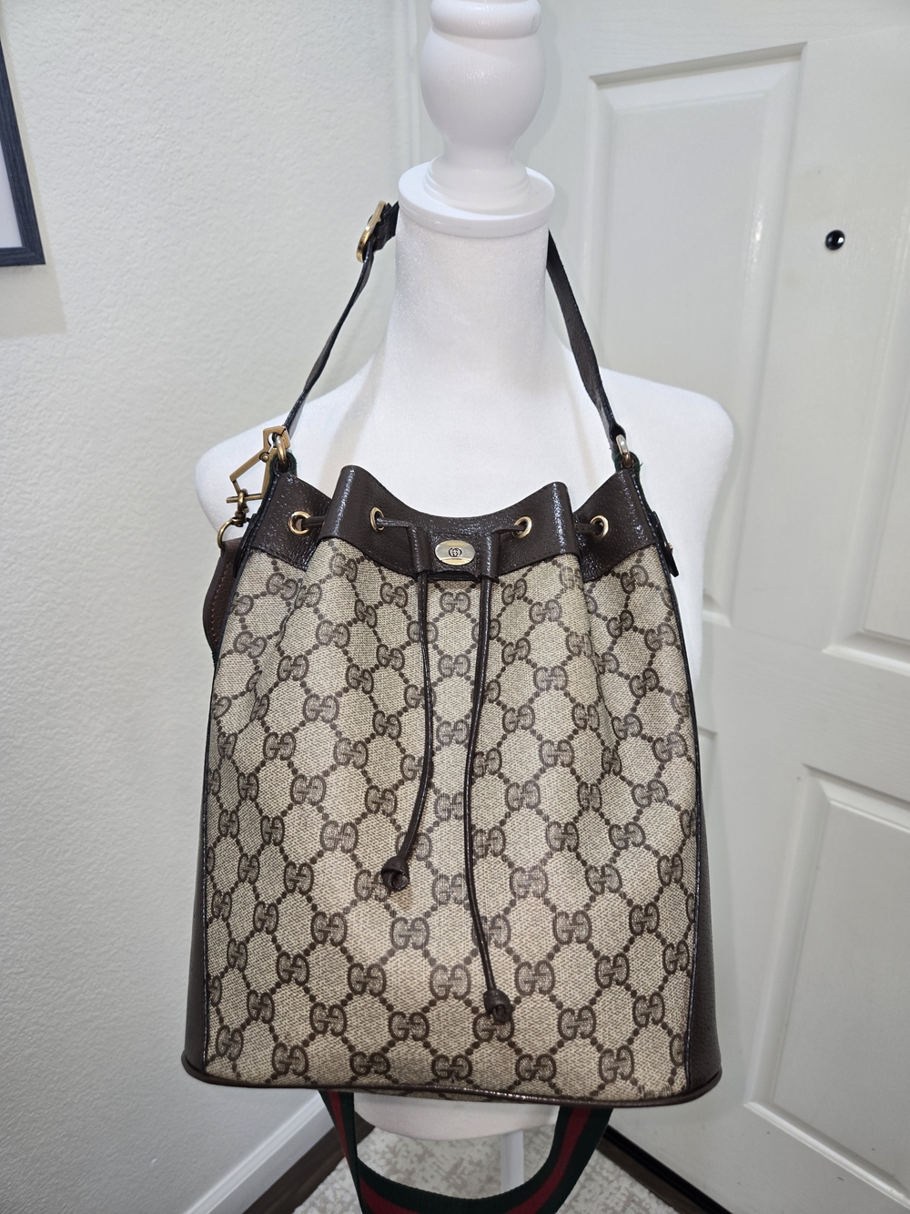 Gucci Beige GG Supreme Canvas Bucket Bag with Brown Trim and Green-Red Web Strap - Picture 2 of 7
